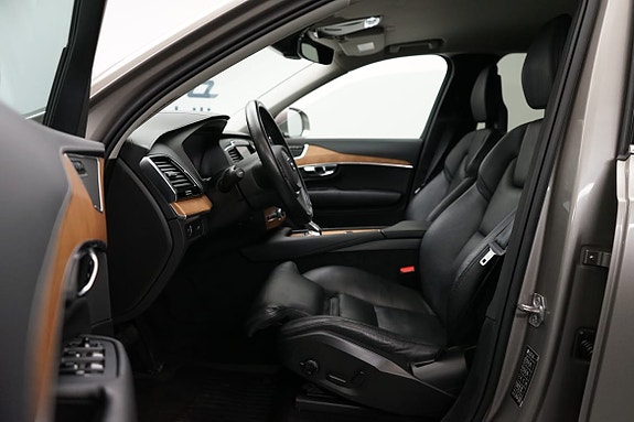 Volvo XC90 5 of 20