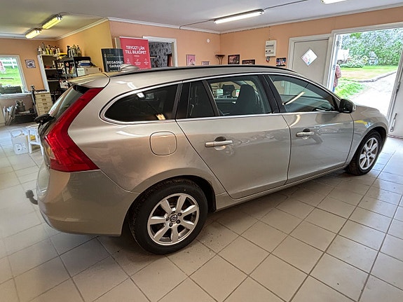 Volvo V60 4 of 5