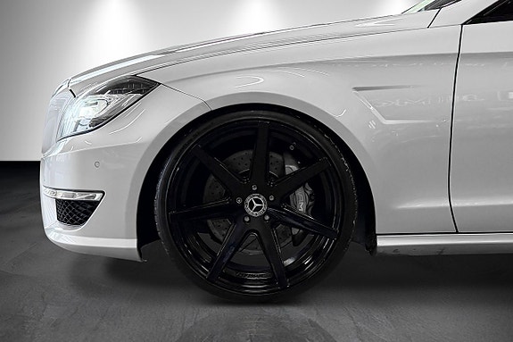 Mercedes-Benz CLS63 11 of 24