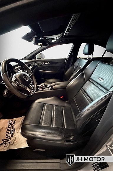 Mercedes-Benz CLS63 13 of 24