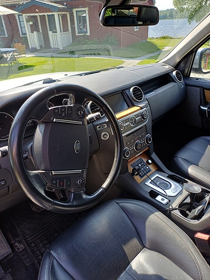 Land Rover Discovery 4 of 5