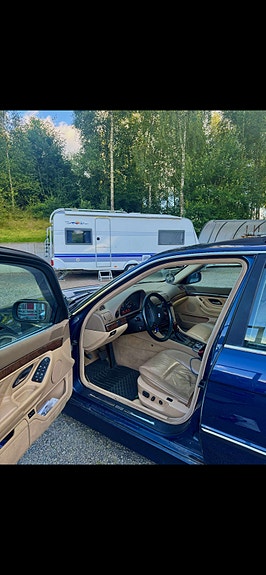 BMW 740i 3 of 5