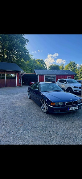 BMW 740i 5 of 5