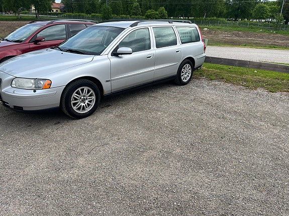 Volvo V70 2 of 2