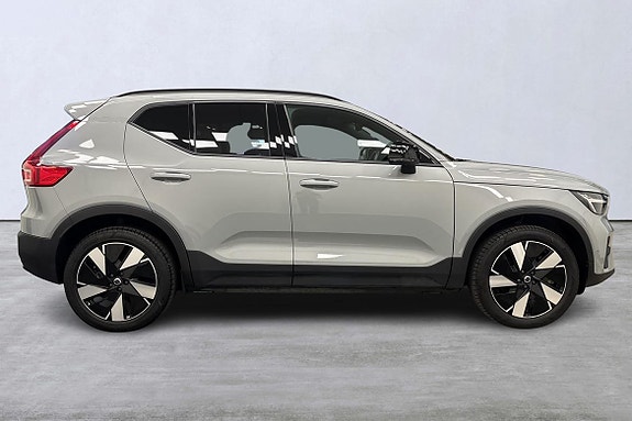 Volvo EX40 3 of 22