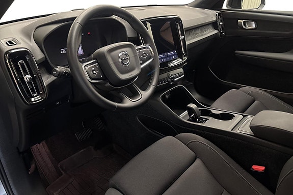 Volvo EX40 8 of 22