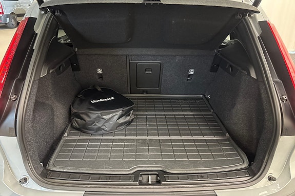 Volvo EX40 13 of 22
