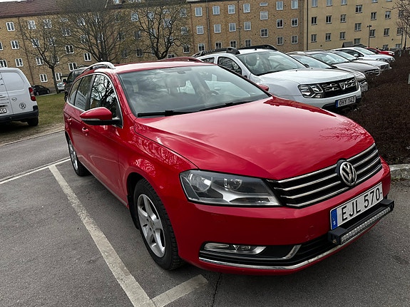 Volkswagen Passat 2 of 3