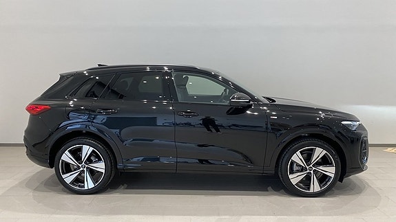 Audi Q5 2 of 5