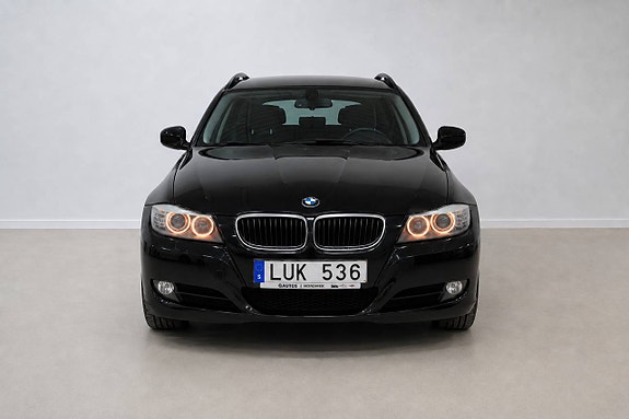BMW 320d 3 of 5