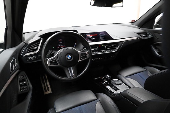 BMW 118i 3 of 5