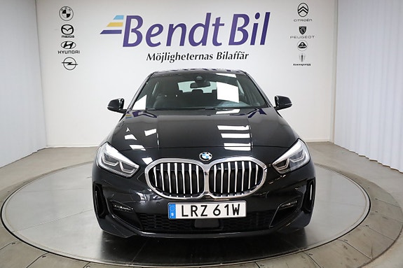 BMW 118i 2 of 5
