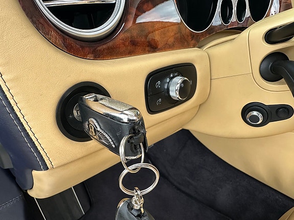Bentley Continental GTC 17 of 21