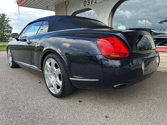 Bentley Continental GTC 20 of 21