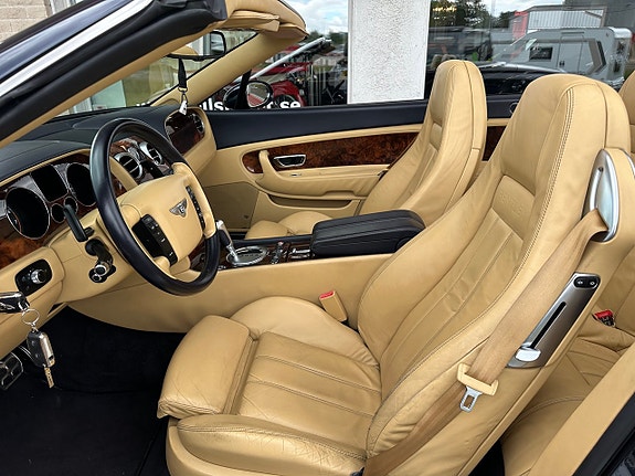 Bentley Continental GTC 9 of 21