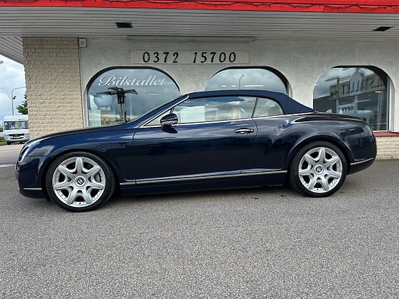 Bentley Continental GTC 19 of 21