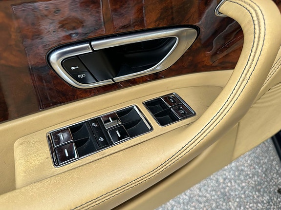 Bentley Continental GTC 16 of 21