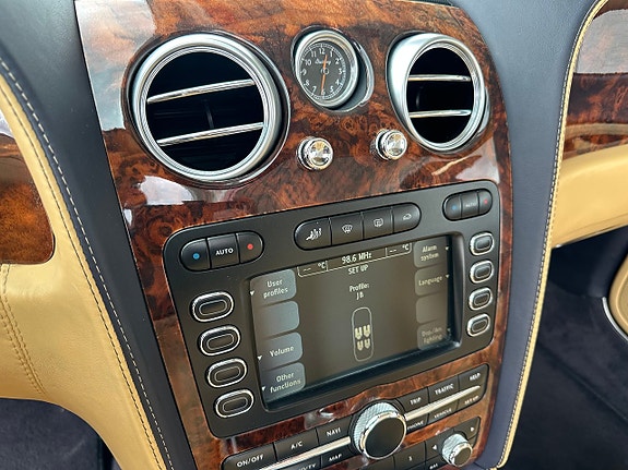 Bentley Continental GTC 10 of 21