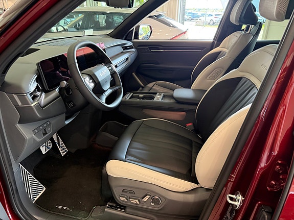 Kia EV9 3 of 15