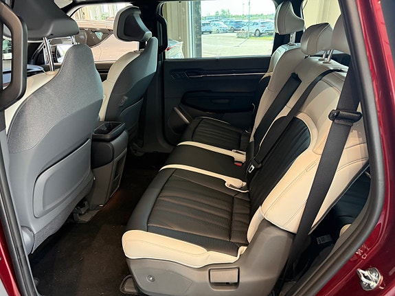 Kia EV9 8 of 15
