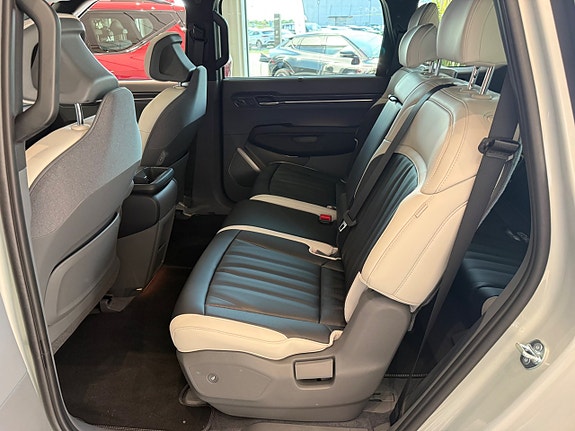 Kia EV9 7 of 14