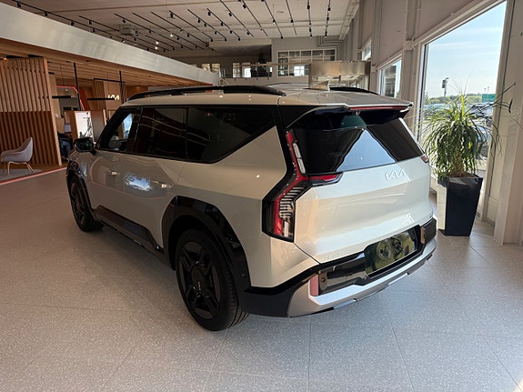 Kia EV9 2 of 14