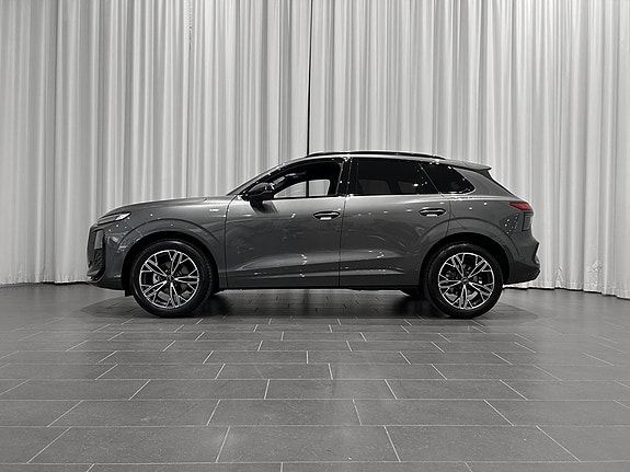 Audi Q3 2 of 5