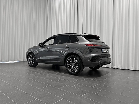 Audi Q3 3 of 5