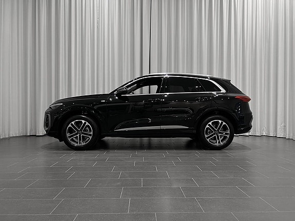 Audi Q5 2 of 5