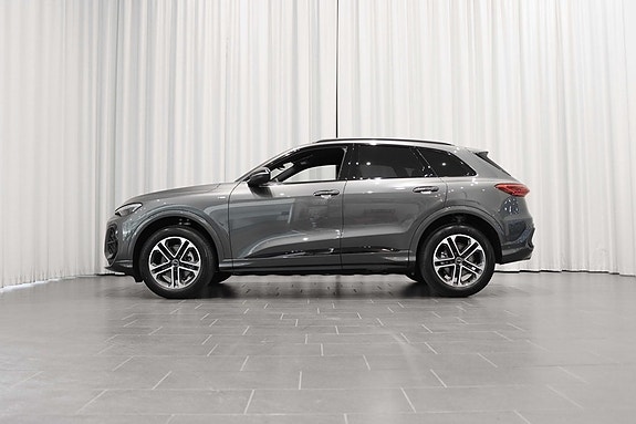 Audi Q5 2 of 5
