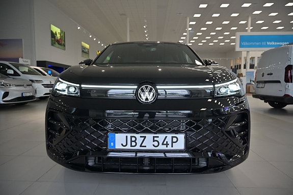 Volkswagen Tiguan 3 of 5