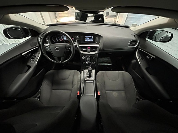 Volvo V40 9 of 18
