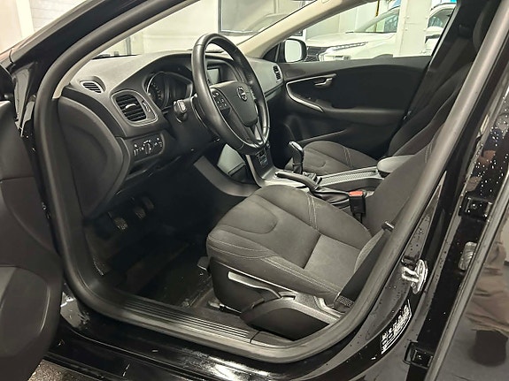 Volvo V40 8 of 18