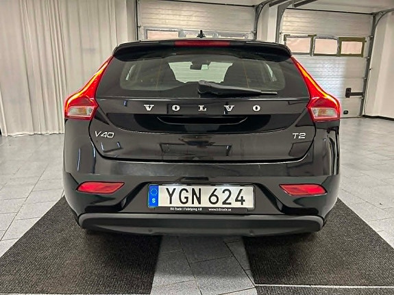 Volvo V40 6 of 18