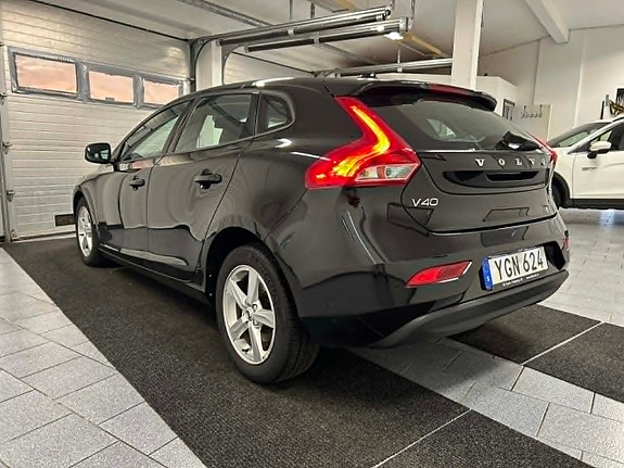 Volvo V40 4 of 18