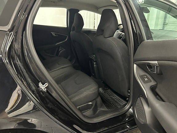 Volvo V40 10 of 18