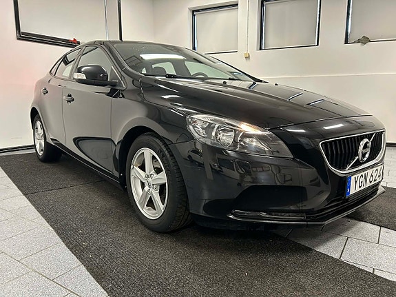 Volvo V40 3 of 18
