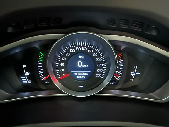 Volvo V40 14 of 18