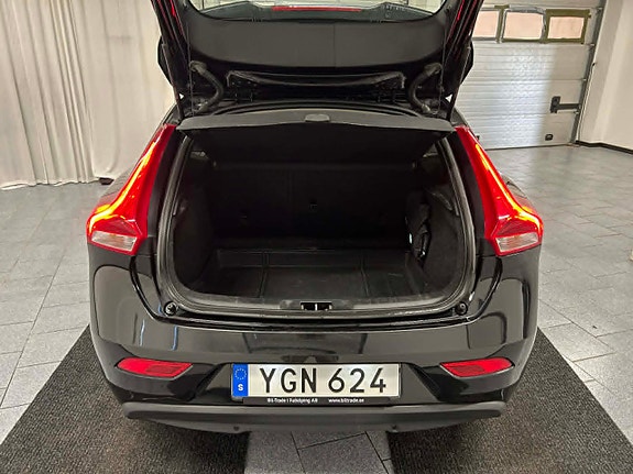 Volvo V40 12 of 18