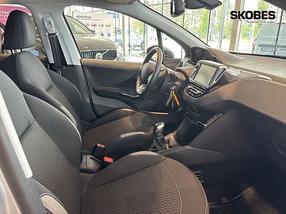 Peugeot 208 10 of 19