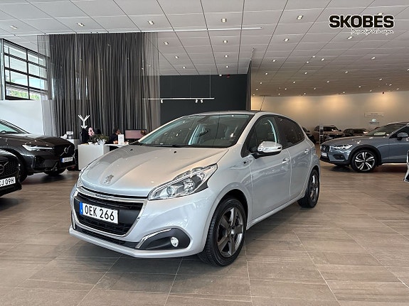 Peugeot 208 3 of 5