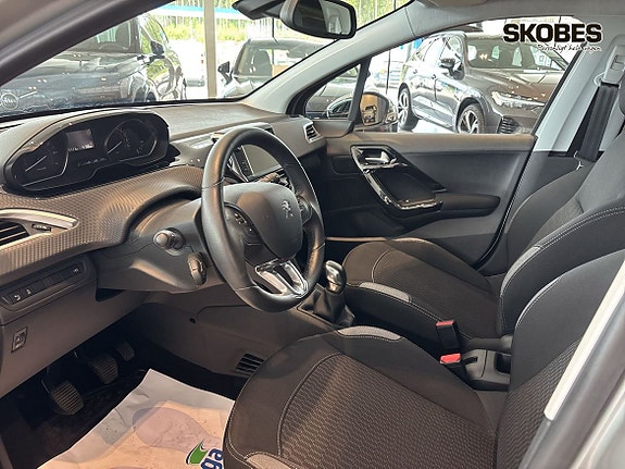 Peugeot 208 7 of 19