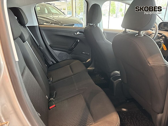 Peugeot 208 9 of 19