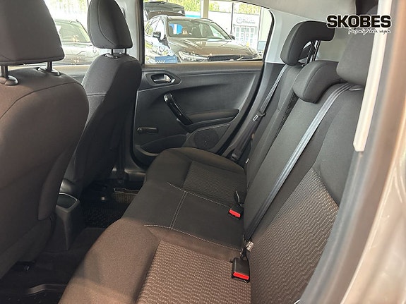 Peugeot 208 8 of 19