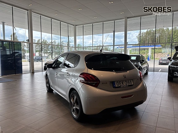 Peugeot 208 4 of 5