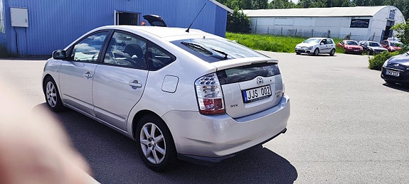 Toyota Prius 3 of 5