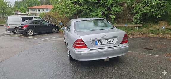Mercedes-Benz 320 SE 2 of 6