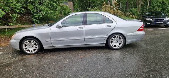 Mercedes-Benz 320 SE 3 of 6