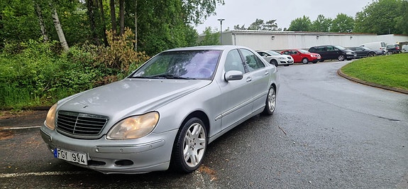 Mercedes-Benz 320 SE 4 of 6