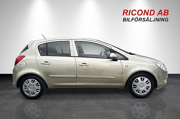 Opel Corsa 2 of 5